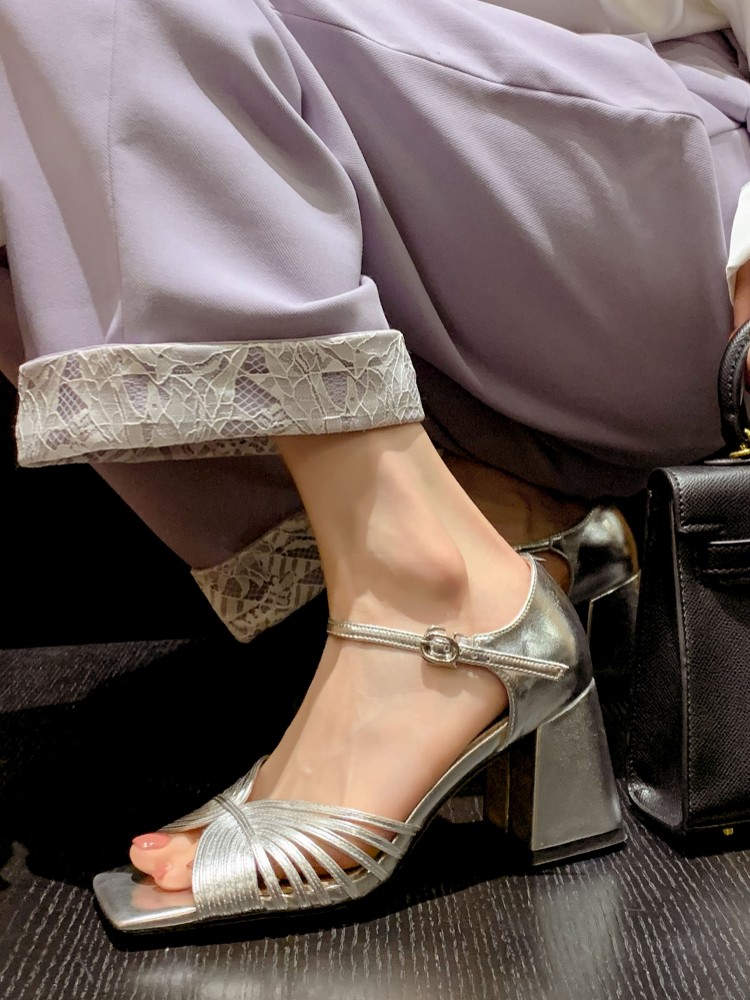 Mulheres elegantes de salto al - Leather Work Outfit avaliação e preço