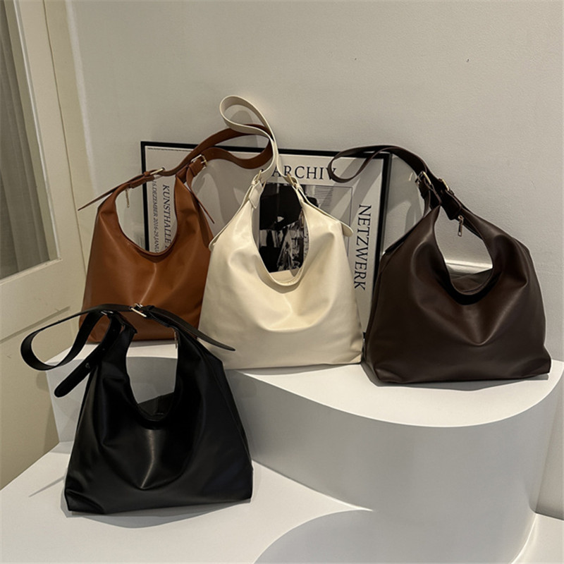 Bolsa de Ombro em Couro Preto  - Leather Work Outfit avaliação e preço
